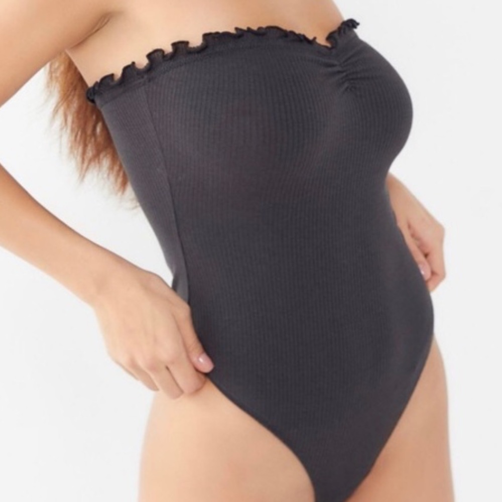 ❌SOLD❌ UO scalloped bodysuit
